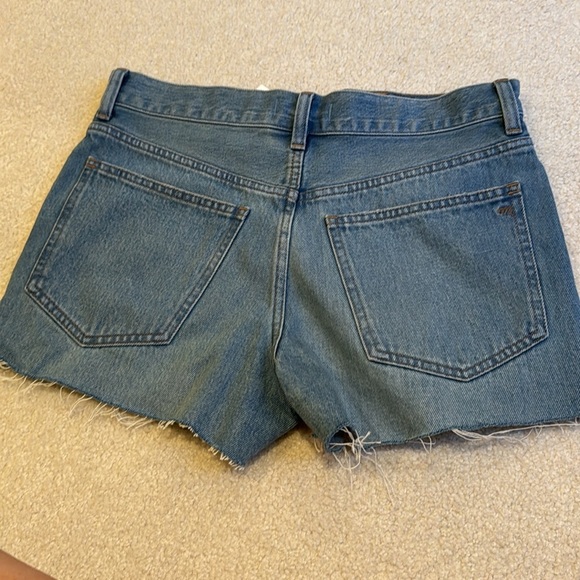 Madewell cutoff jean shorts.  Relaxed fit NWT
Size 26 - Picture 2 of 6
